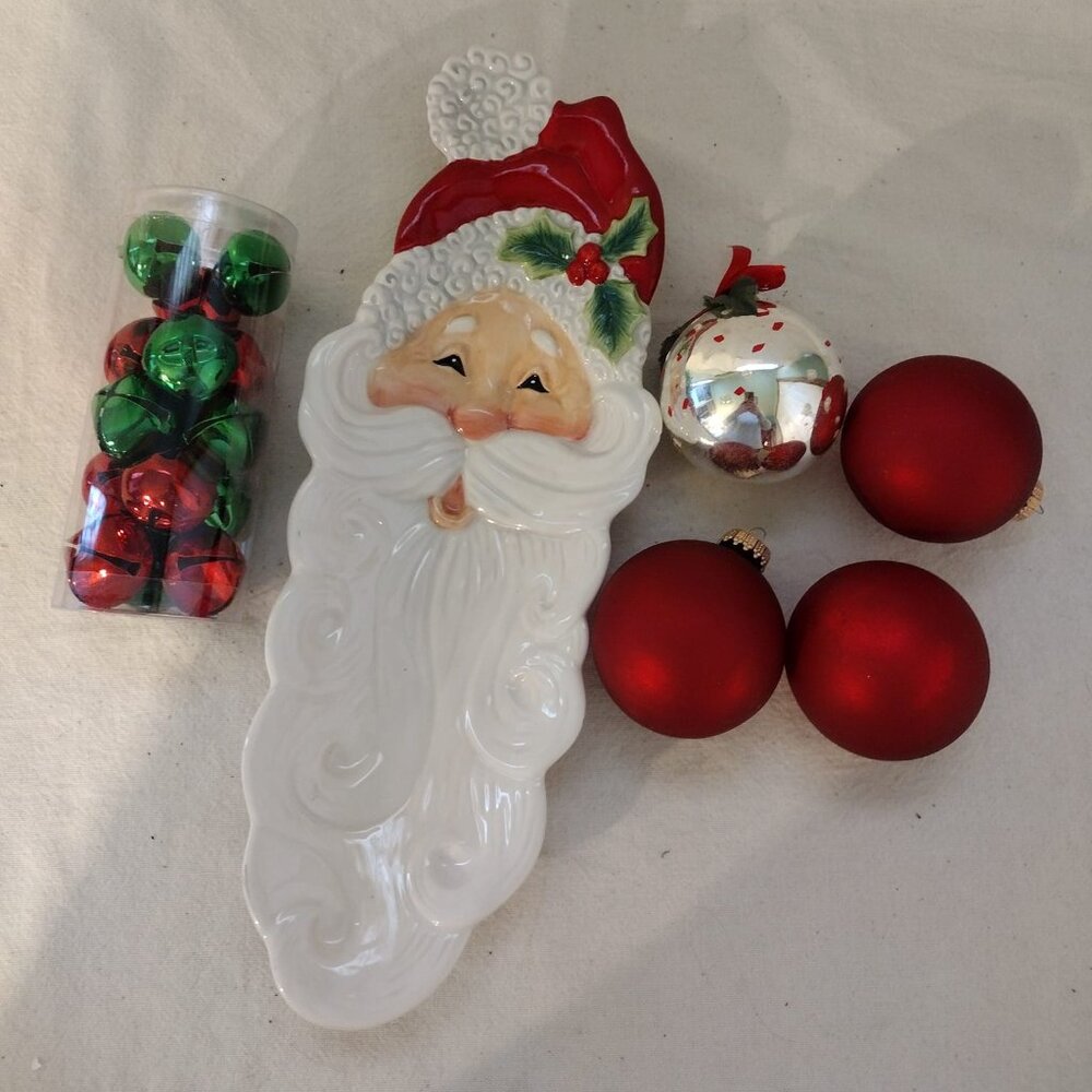 LOT OF 3 Christmas Decor including Fitz and Floyd Snack Therapy